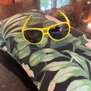 Oakley 26.2 sunglasses, yellow, near perfect